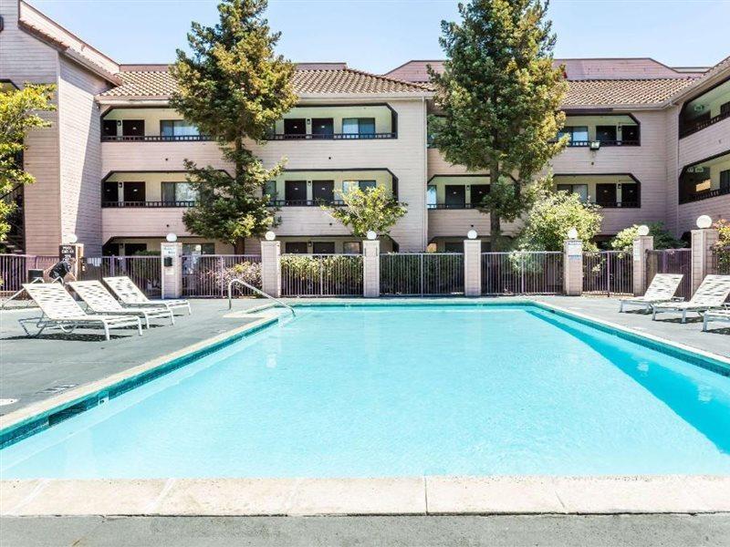 Country Inn & Suites By Radisson, Vallejo Napa Valley, Ca Экстерьер фото