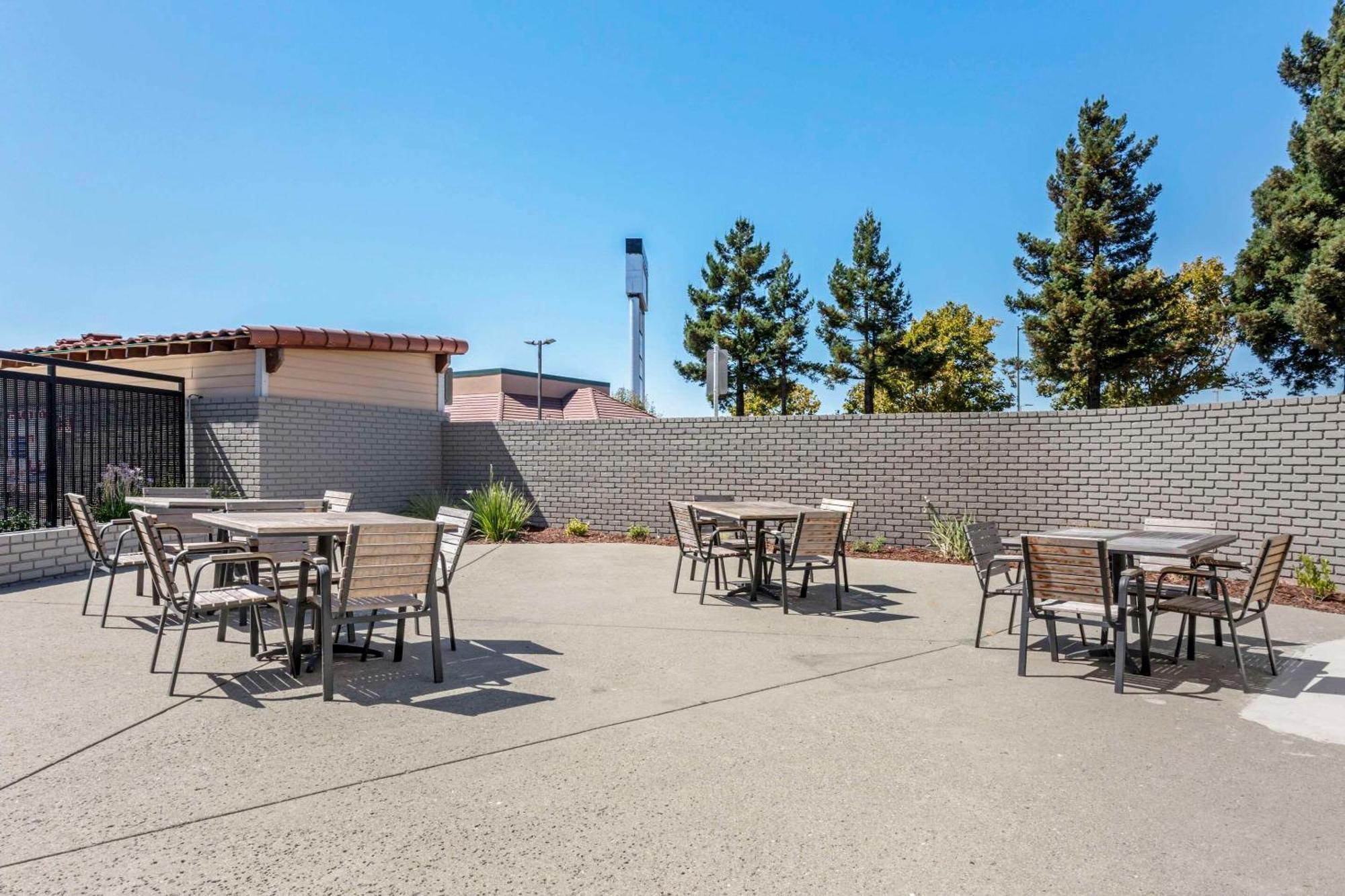 Country Inn & Suites By Radisson, Vallejo Napa Valley, Ca Экстерьер фото